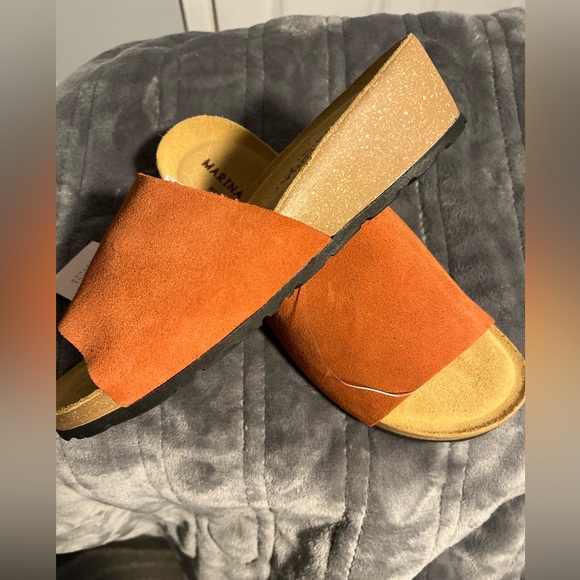 Low Wedge Genuine Leather Sandal - Picture 2 of 9